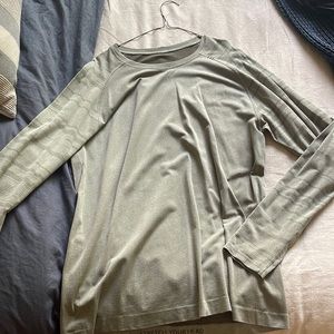 Lululemon metal vent tech